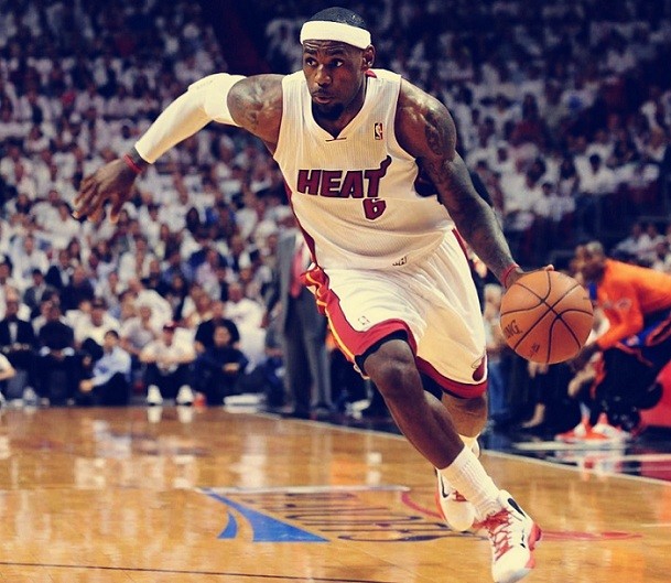 官方：迈阿密国际与38岁老将苏亚雷斯续约至2026年底（官宣：38岁苏亚雷斯与迈阿密国际续约，合同至2026年末）