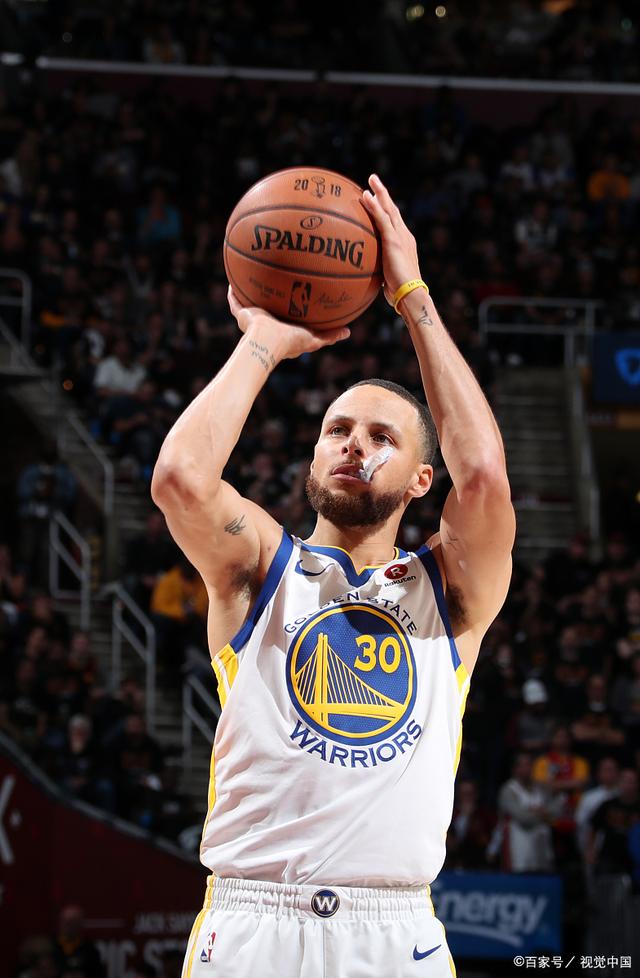 热议成都平神户：虽有遗憾但值得尊重，给中超挣脸没得黑（成都战平神户引热议：有憾仍可敬，为中超长脸无可指摘）