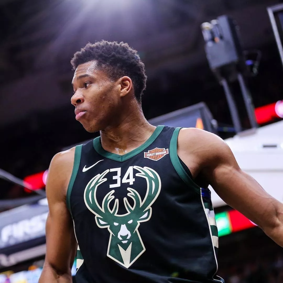 21世纪五大联赛外场球员出场时间榜：C罗、拉莫斯、梅西前3（21世纪五大联赛外场球员出场时长排行：C罗、拉莫斯、梅西位居前三）