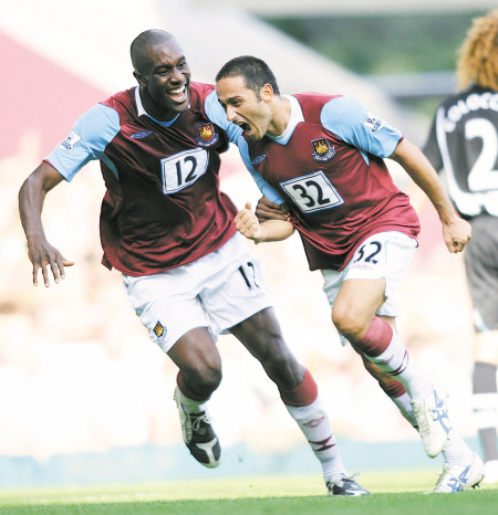 金彭贝谈登贝莱荣膺金球奖：看到他在台上落泪，我真的很感动（金彭贝谈登贝莱加冕金球：他在台上落泪的瞬间令我动容）