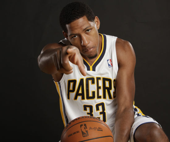 安德森本赛季欧联已送出11次关键传球，为欧联球员中最多（安德森本季欧联关键传球11次，高居榜首）