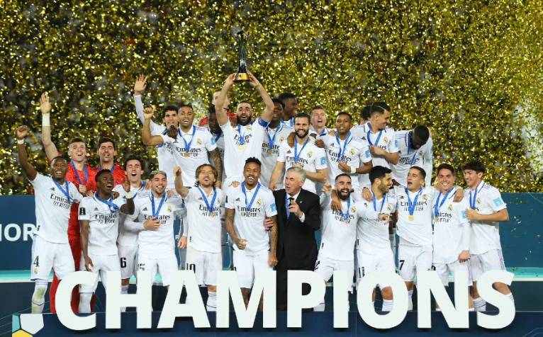 TA：利物浦目前看起来非常混乱，他们的卫冕梦想已支离破碎（TA：利物浦陷入混乱，卫冕之梦已成泡影）