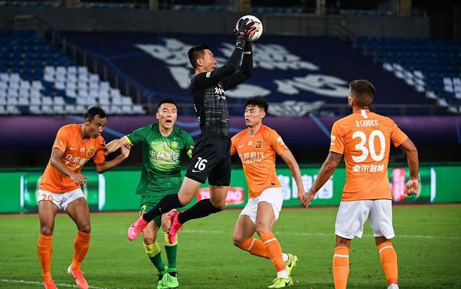 瓦格纳加盟阿迪达斯：一场体育与商业的盛宴（瓦格纳签约阿迪达斯：体育与商业的共舞）