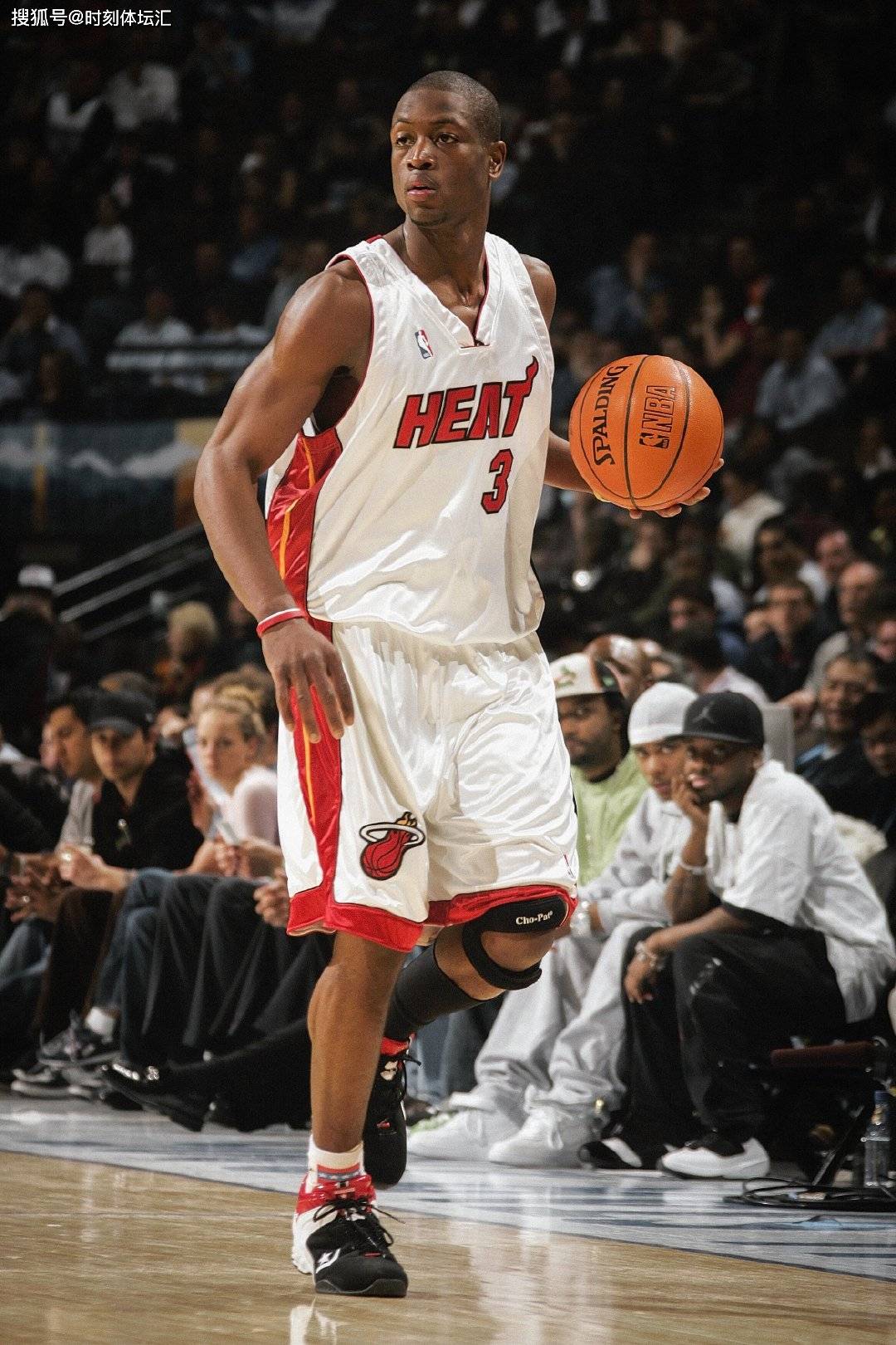 国脚徐新接近加盟云南玉昆，31岁中场驰援保级队，双赢还是冒险？（31岁国脚徐新或将投云南玉昆，中场补强保级军，妙招抑或险棋？）