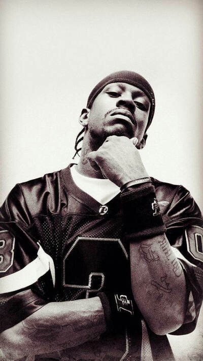 国足未来第一左后卫：华裔球星90万欧转会费登陆波兰联赛！（国足潜在头号左后卫：华裔新星以90万欧转会费加盟波兰联赛）