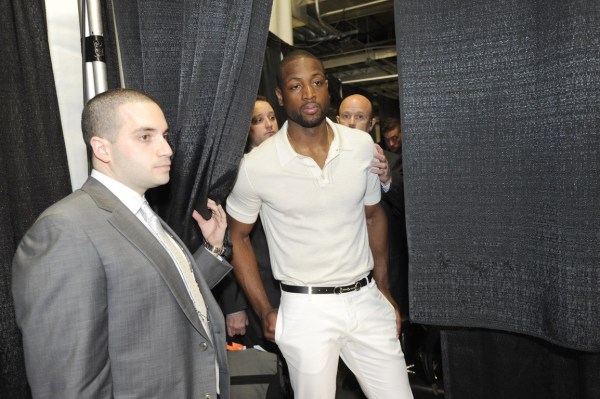 科莫利：聘请斯帕莱蒂在三天内完成；续约选项为期一年（科莫利称三天内敲定斯帕莱蒂签约，合同含一年续约条款）