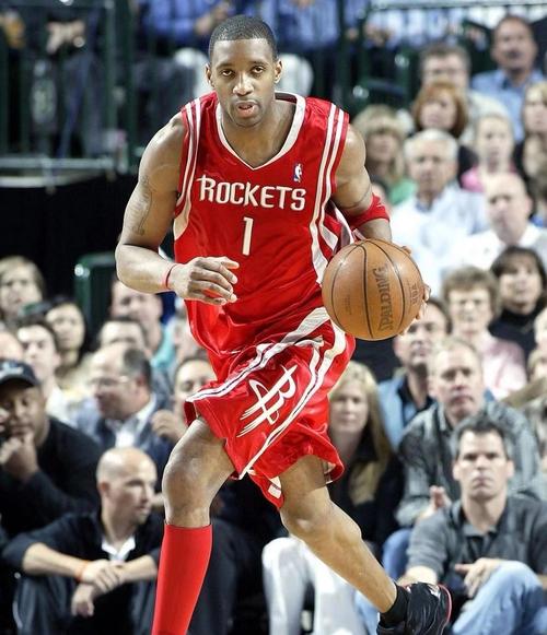 意甲：尤文客场3-0轻取卡利亚里（意甲：尤文客场三球完胜卡利亚里）