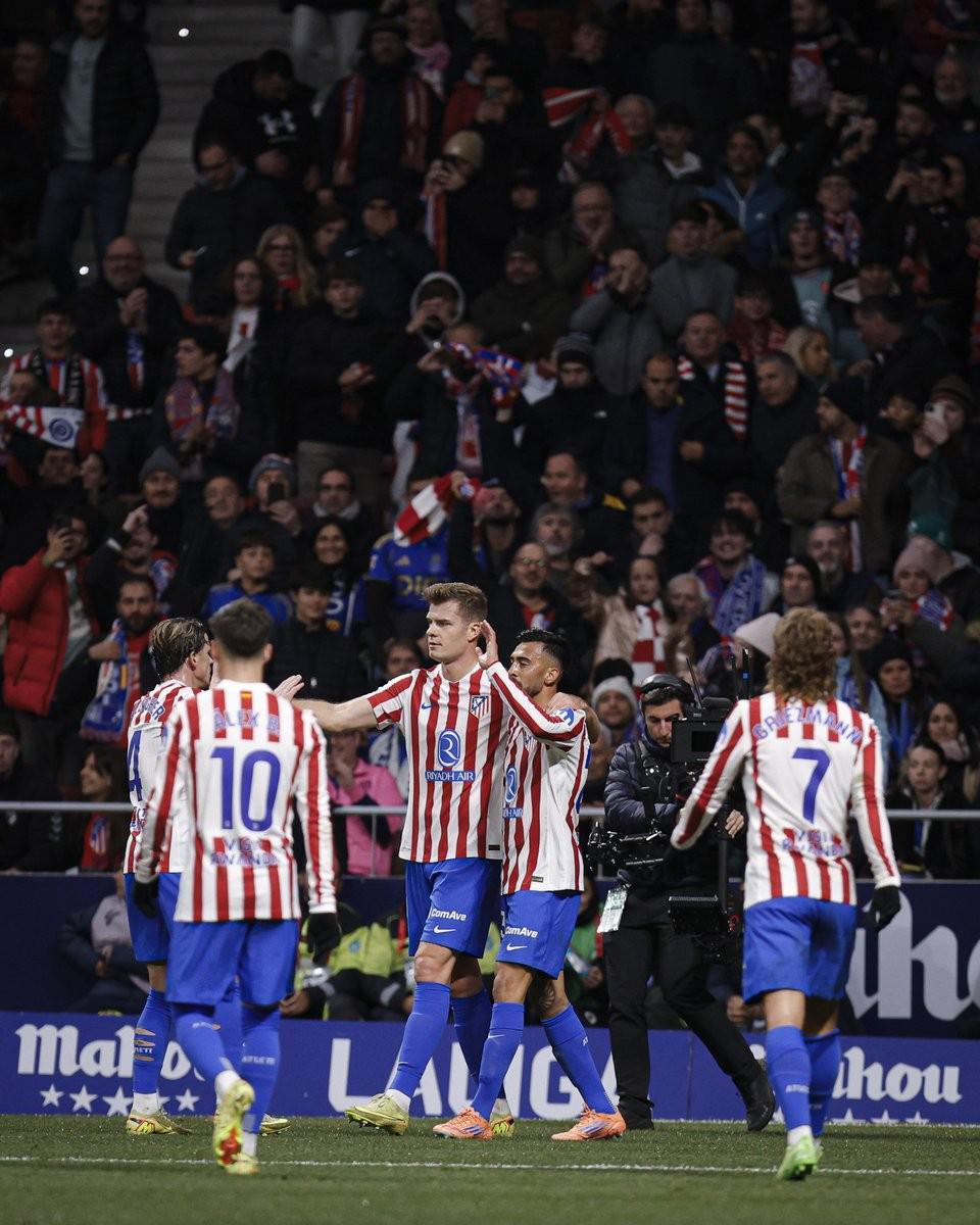 20岁新星独自撑起AC米兰左路走廊：力压S2，英超球会争相抢购他（20岁妖星一肩挑AC米兰左路，压过S2成焦点，英超豪门竞相报价）