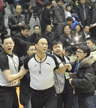 足球报：北京市体育局与足协相关领导都会现场观战足协杯决赛（足球报称，北京市体育局及足协相关领导将现场观战足协杯决赛）