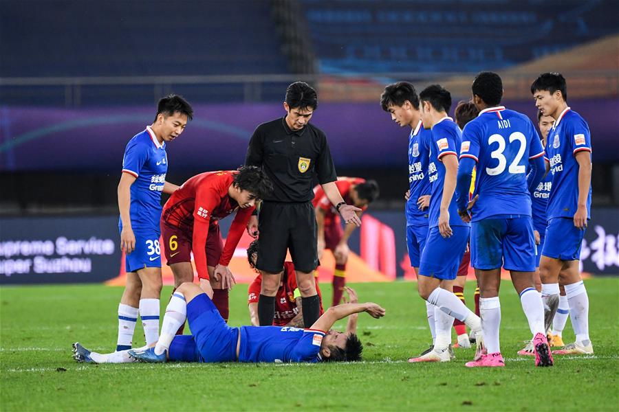 CBA球员伤病更新及赛季影响（CBA伤情速递与赛季走势解读）