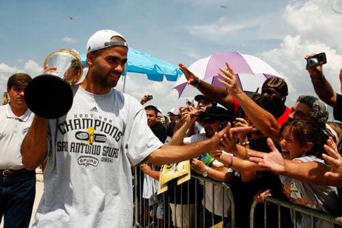 CBA杯战报：史密斯27分6板6助，深圳90-64大胜长沙勇胜（CBA杯赛快讯：史密斯27分6篮板6助攻，深圳90-64轻取长沙勇胜）