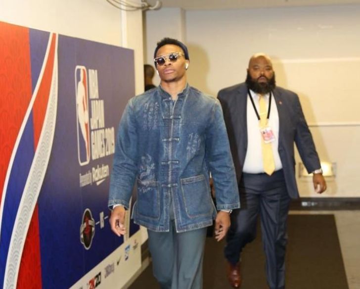 詹：现在的身体状态还不是很好；施洛特贝克整天说“废话”（詹坦言身体尚未回到最佳状态，称施洛特贝克整天“瞎说”）