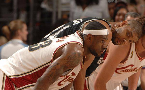 保加利亚传奇佩内夫被紧急送往肿瘤医院治疗，他曾患有睾丸癌（保加利亚名宿佩内夫被紧急送至肿瘤医院，曾患睾丸癌）