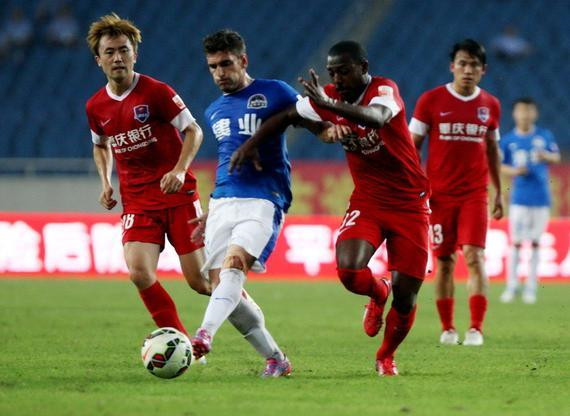 热火遭遇赛季最长的4连败，排名跌至东部第8（热火陷入赛季最长四连败，排名下滑至东部第八）