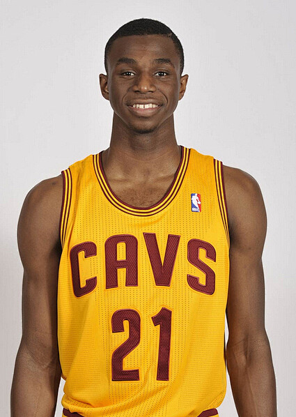 湖人官方：球队将克内克特与蒂耶罗下放至南湾湖人（湖人官宣：克内克特与蒂耶罗被下放至南湾湖人）