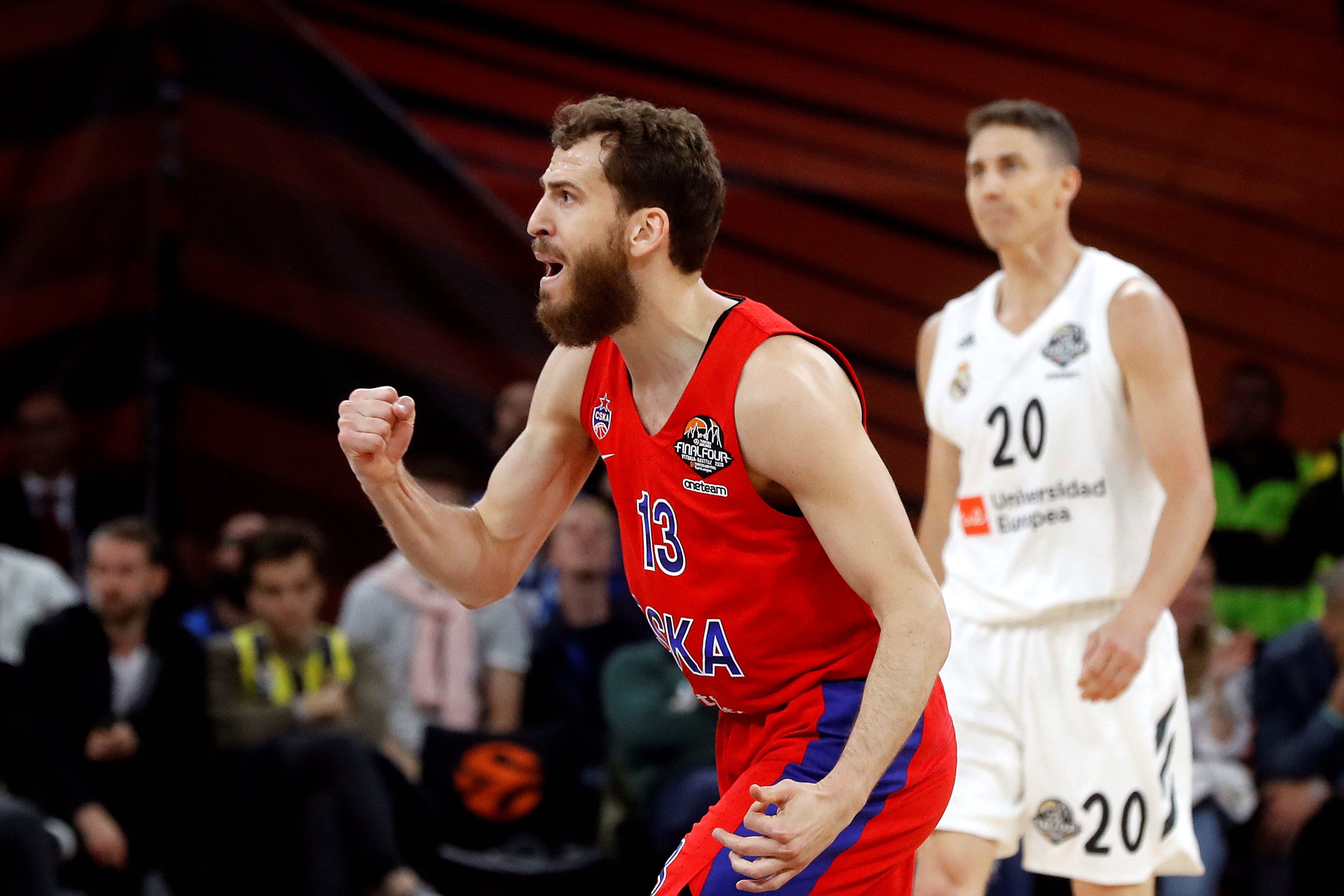 调皮二娃上线，穆勒庆祝夺冠时和25号队友高尔德顶牛假装受伤（二娃又皮了：穆勒夺冠庆祝与25号队友高尔德顶牛扮受伤）