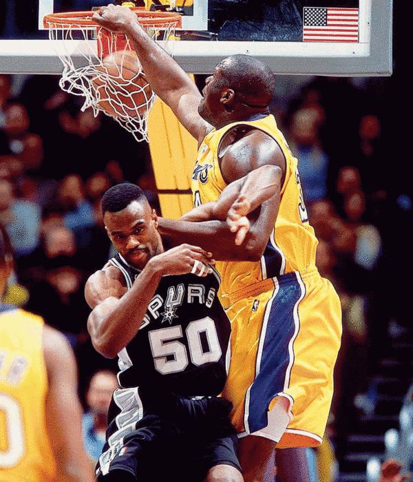 记者：卡马文加腿筋疼痛，可能缺席法国与乌克兰的比赛（记者称卡马文加腿筋不适，恐无缘法国对乌克兰之战）