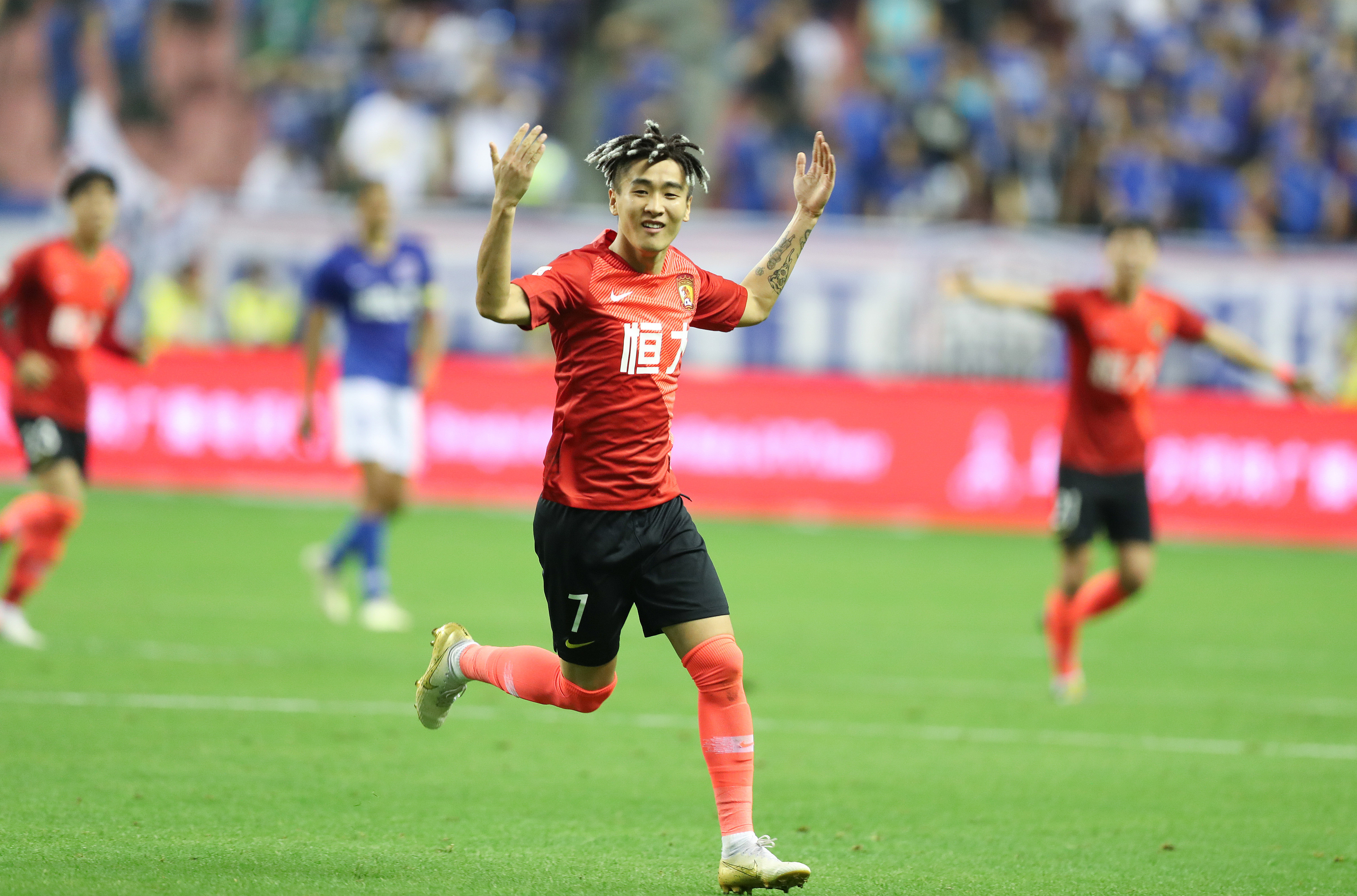 查克解析 ｜ 逐帧拆解：伦纳德技术细节解析，41分赛季最佳单场表现（查克逐帧解读：伦纳德41分赛季巅峰战的技术细节）