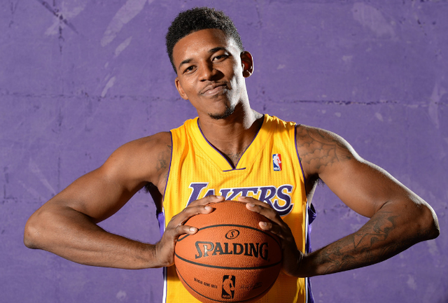 三中锋都能打≈没有表现机会！杨瀚森上半场没有获得出场时间（三中锋均可出战，杨瀚森上半场未获出场时间）