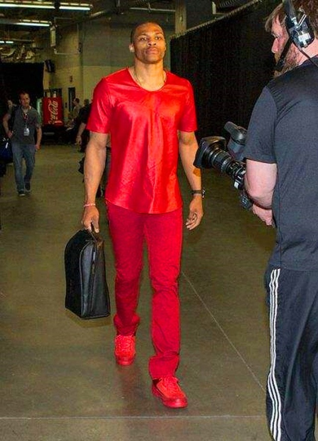 新赛季伊始，詹姆斯的表现并未达到外界预期（新赛季开局，詹姆斯表现不如外界预期）