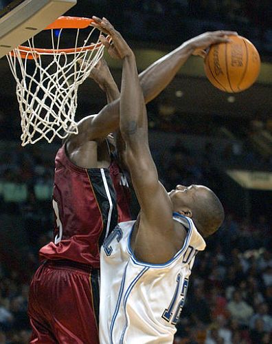 2025／26赛季英超：赛季初英超五轮不胜的阿斯顿维拉，如今竟已跻身争冠行列（2025／26英超：阿斯顿维拉从开局五轮不胜到跻身争冠行列）