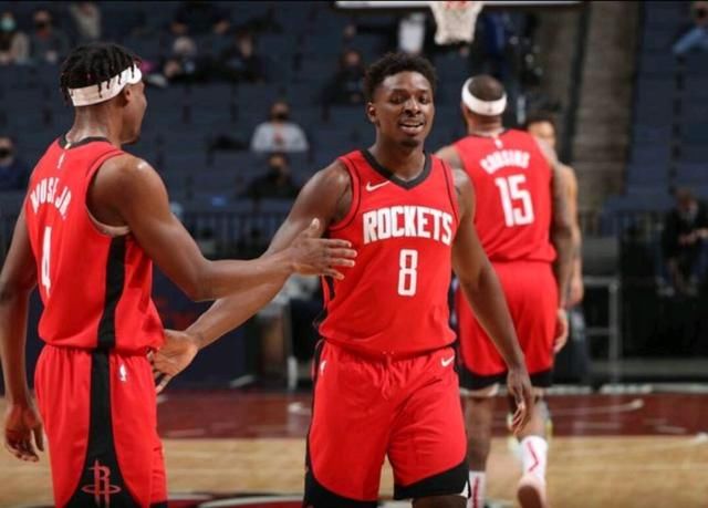 回顾保罗的篮球生涯与预测能力（盘点保罗的职业生涯与预判能力）