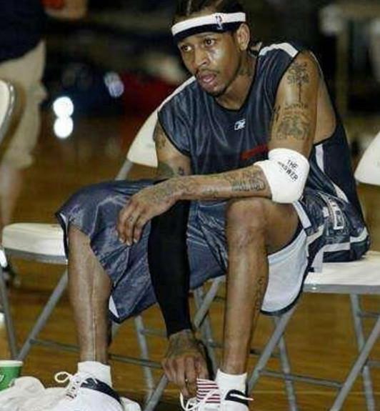 英超前瞻：维拉状态火热冲击10连胜，曼联连续5轮不败多人缺席（英超前瞻：阿斯顿维拉气势如虹剑指十连胜，曼联五轮不败却多人缺阵）