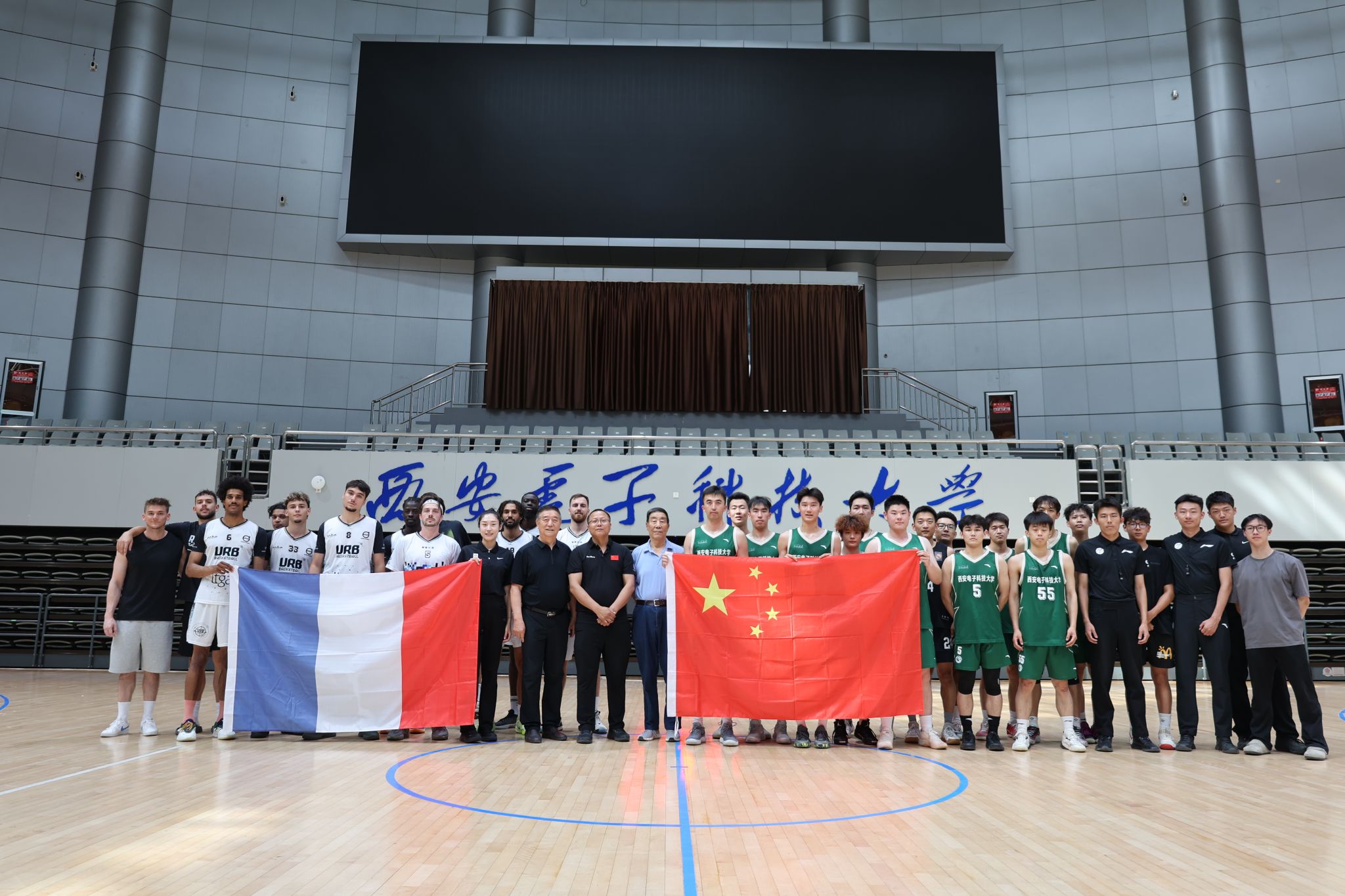 火箭vs快船前瞻：哈登重返休城大战杜兰特，火箭全力争胜（火箭战快船前瞻：哈登重返休城遭遇杜兰特，火箭力拼胜场）