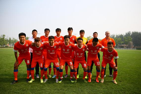 群雄争霸，意甲连续第二年至少4支排名前列的球队相差2分以内（混战升级：意甲连续两年至少四强积分差不超2分）