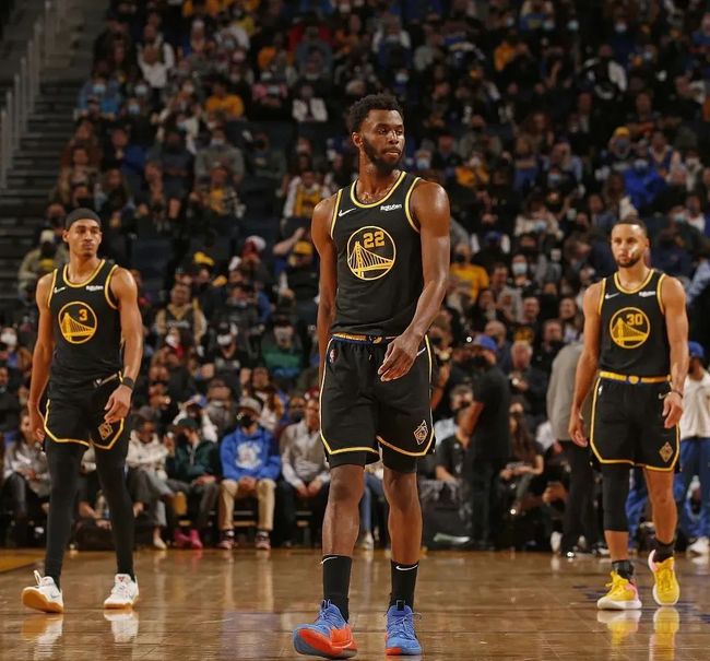 足球世界杯新晋黑马诞生，打法凶猛引世界关注（足球世界杯黑马崛起，凶悍打法引发全球关注）